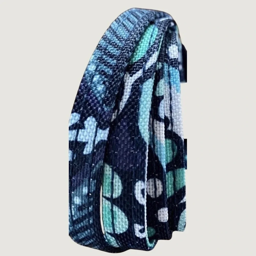 Vera Bradley Lighten Up Lanyard Blue‎ Island Medallion NWT Teal Navy Floral gift